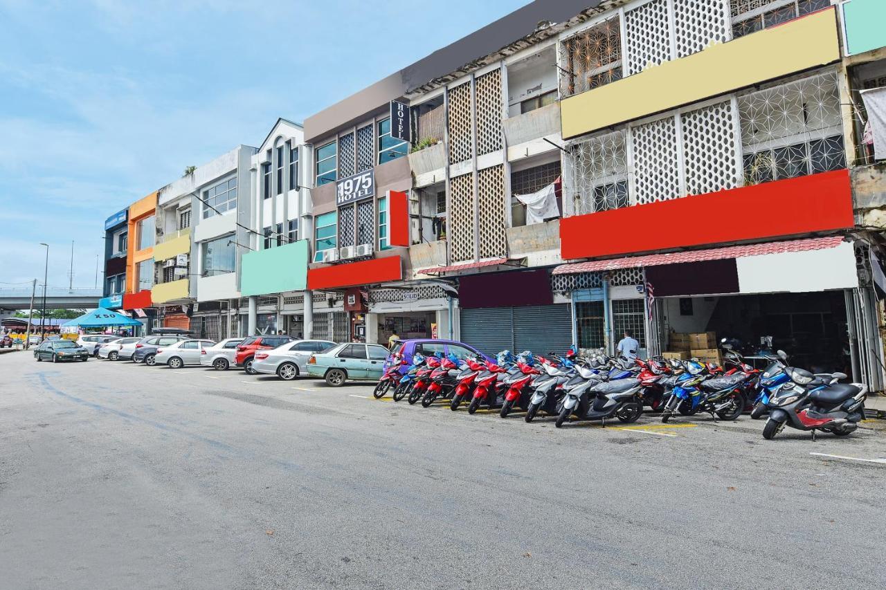 Oyo 90662 The 1975 Hotel Empire Kuantan Bagian luar foto