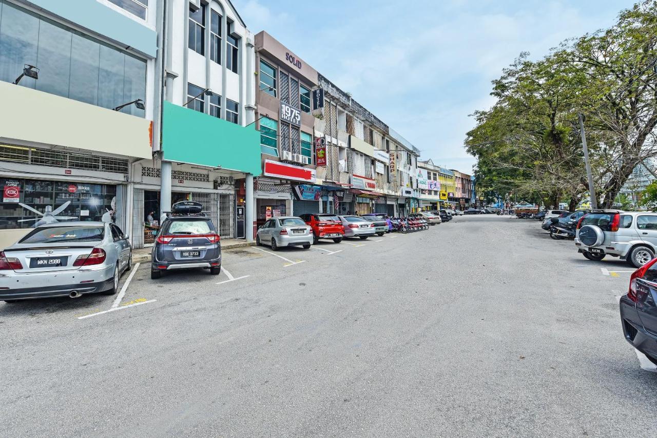 Oyo 90662 The 1975 Hotel Empire Kuantan Bagian luar foto